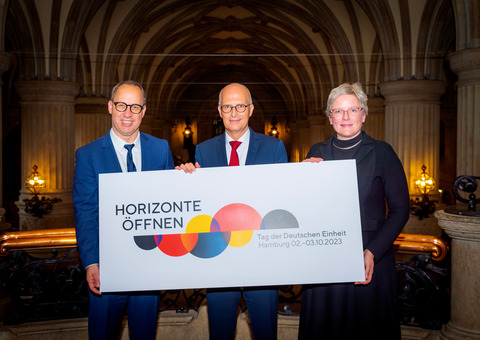 Hamburg übernimmt Bundesratspräsidentschaft 2022/2023_Gruppenfoto 2.jpeg