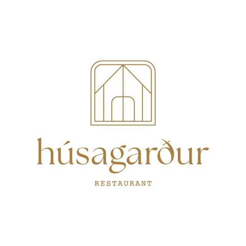 húsagarður_logo_gull_EN