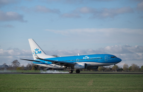 KLM 737 landing