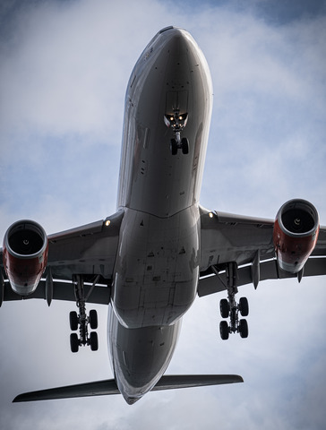 SAS A330 landing