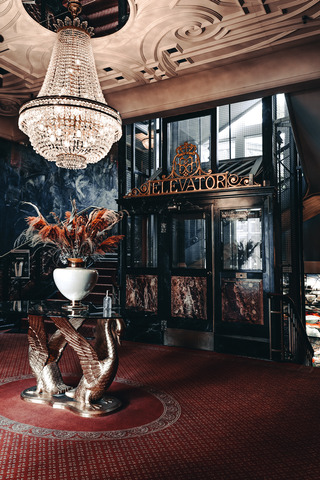 Hotel Royal Elevator