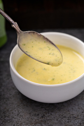 Bearnaise sauce in a small bowl
